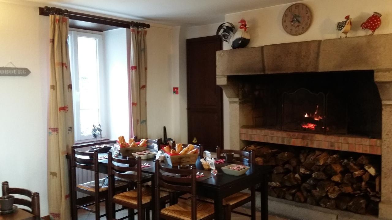 La Roche Du Marais Hotel