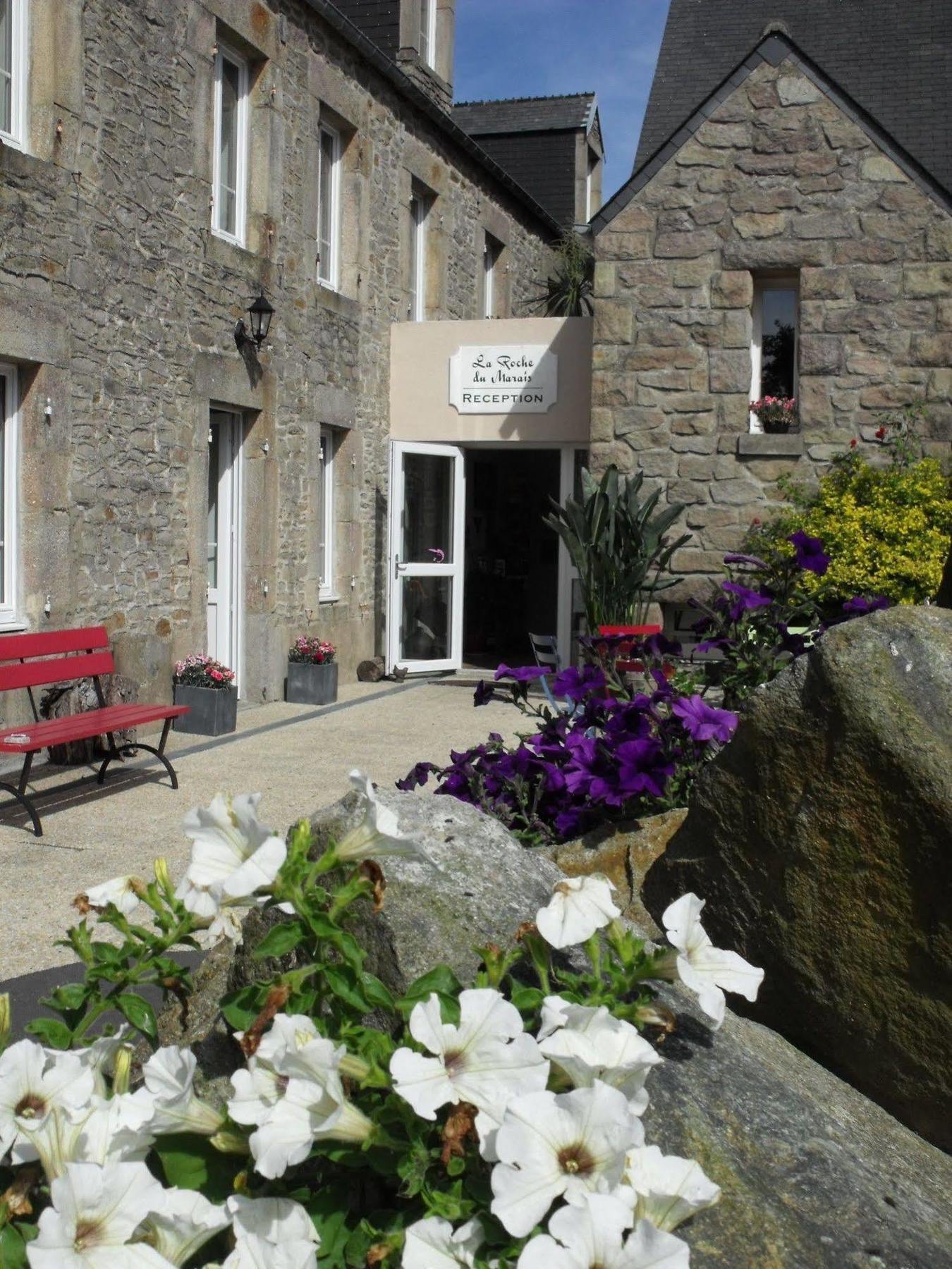 Hotel La Roche Du Marais